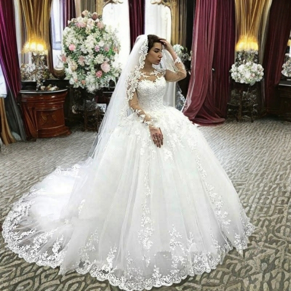 Dresses & Skirts - Plus Size Elegant White Lace Wedding Dress